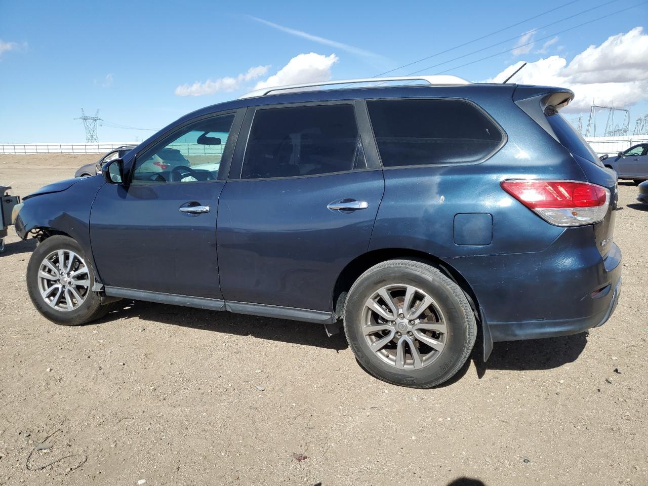 2016 Nissan Pathfinder - Image 2
