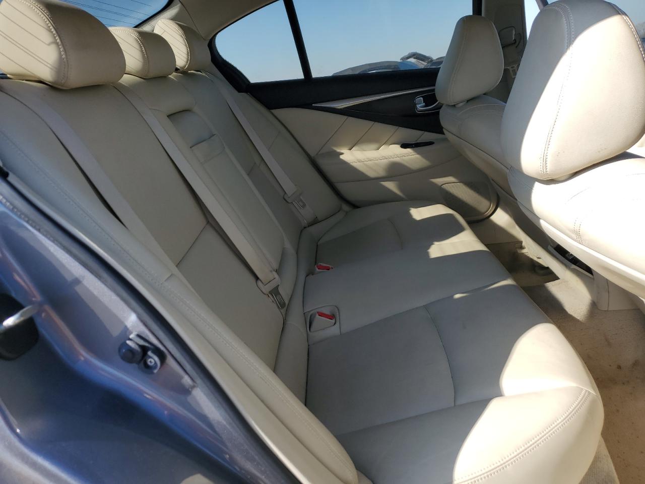 2015 Infiniti Q50 - Image 10