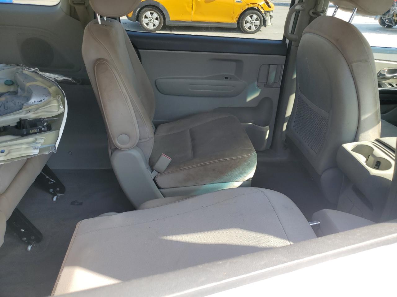 2015 Kia Sedona - Image 12