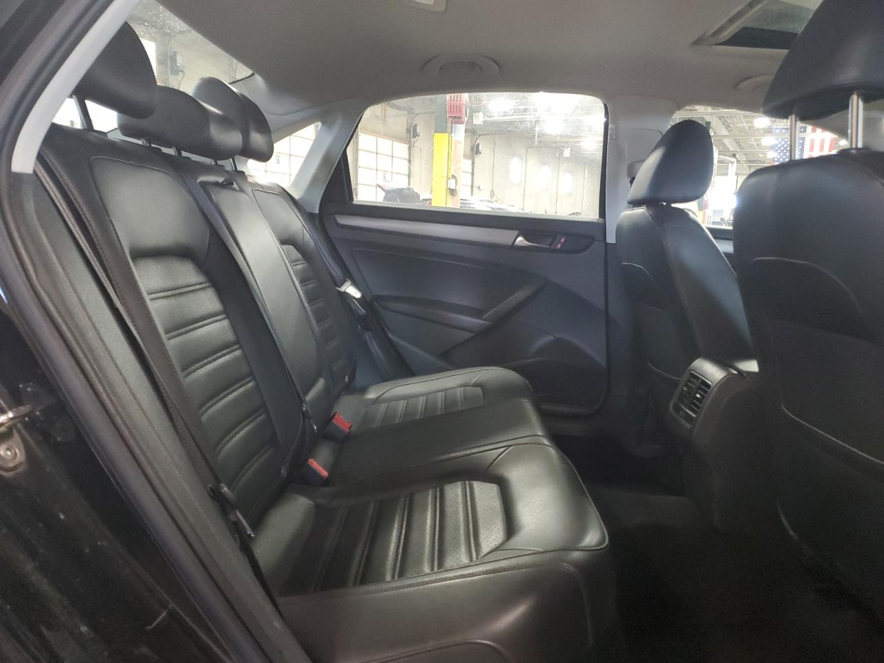 2015 Volkswagen Passat - Image 10