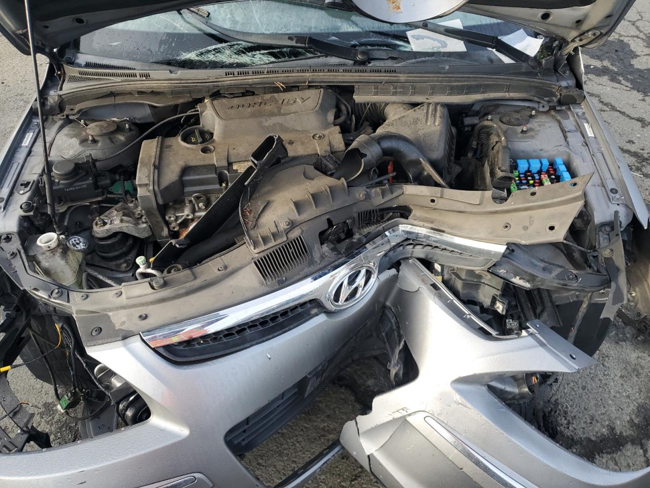 2012 Hyundai Elantra - Image 11