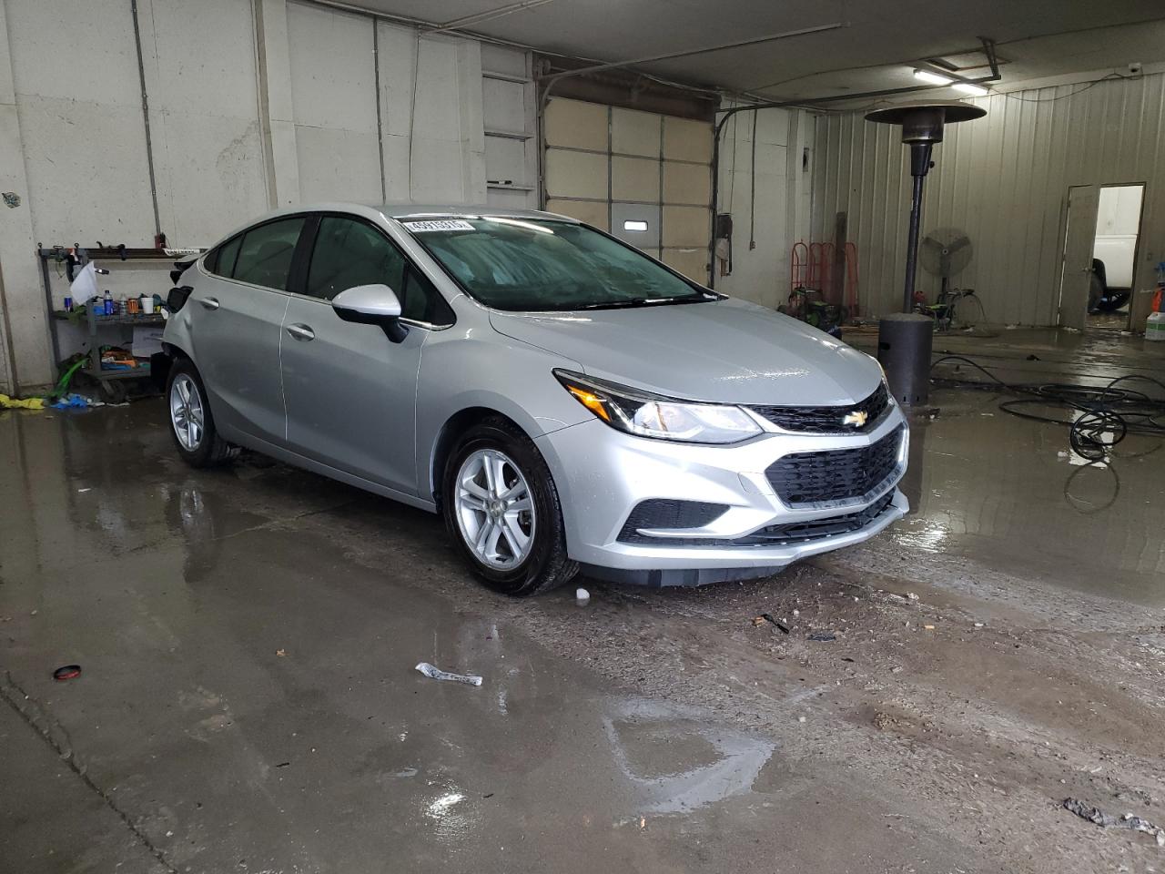 2018 Chevrolet Cruze - Image 4