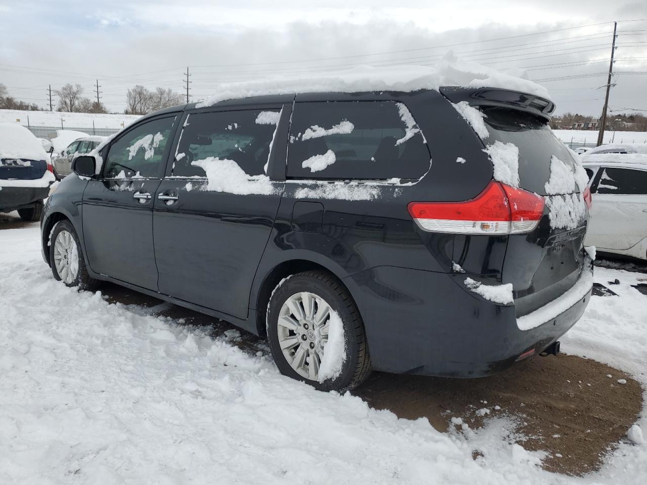 2014 Toyota Sienna - Image 2