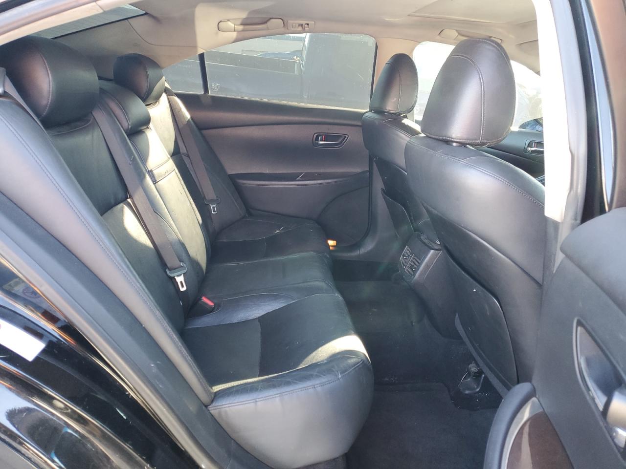 2010 Lexus ES - Image 10