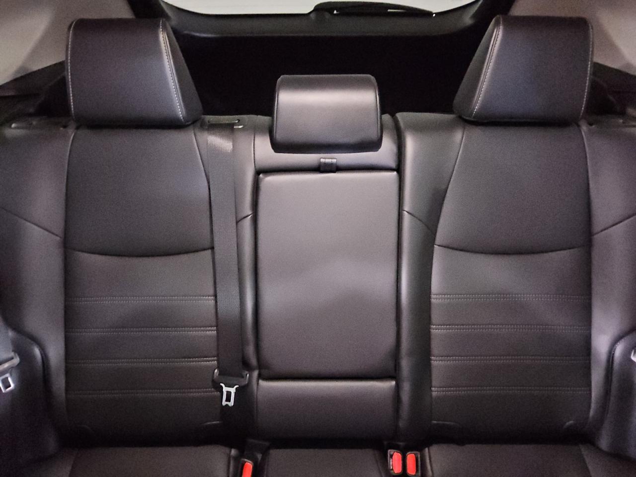 2023 Toyota RAV 4 - Image 10