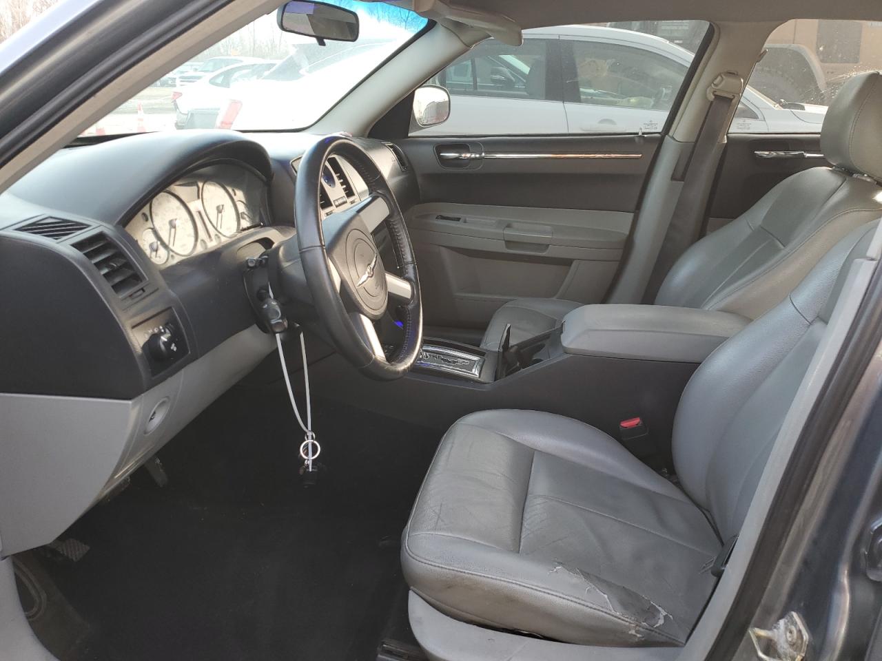 2006 Chrysler 300 - Image 7