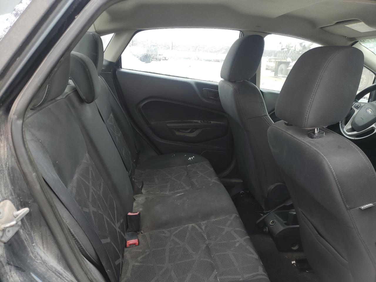 2011 Ford Fiesta - Image 11