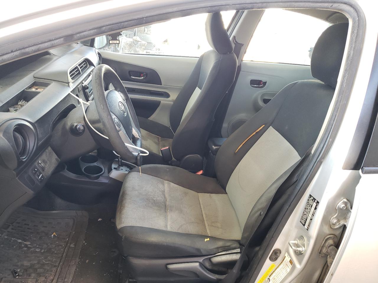 2013 Toyota Prius - Image 7