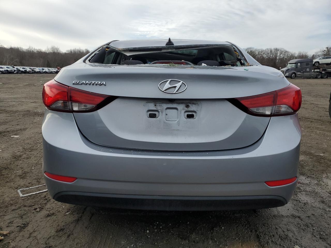 2016 Hyundai Elantra - Image 6