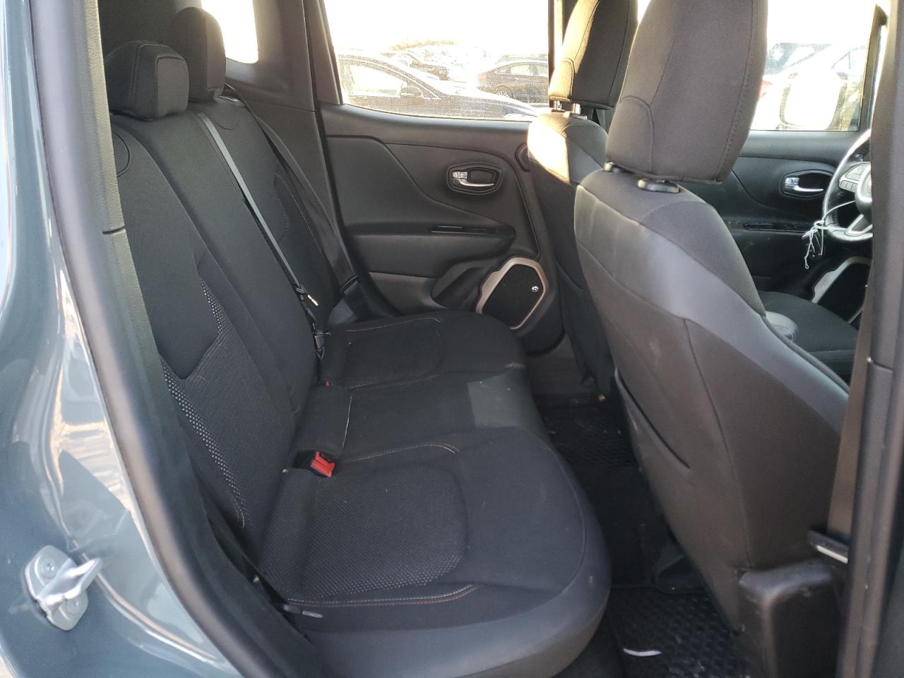 2016 Jeep Renegade - Image 11