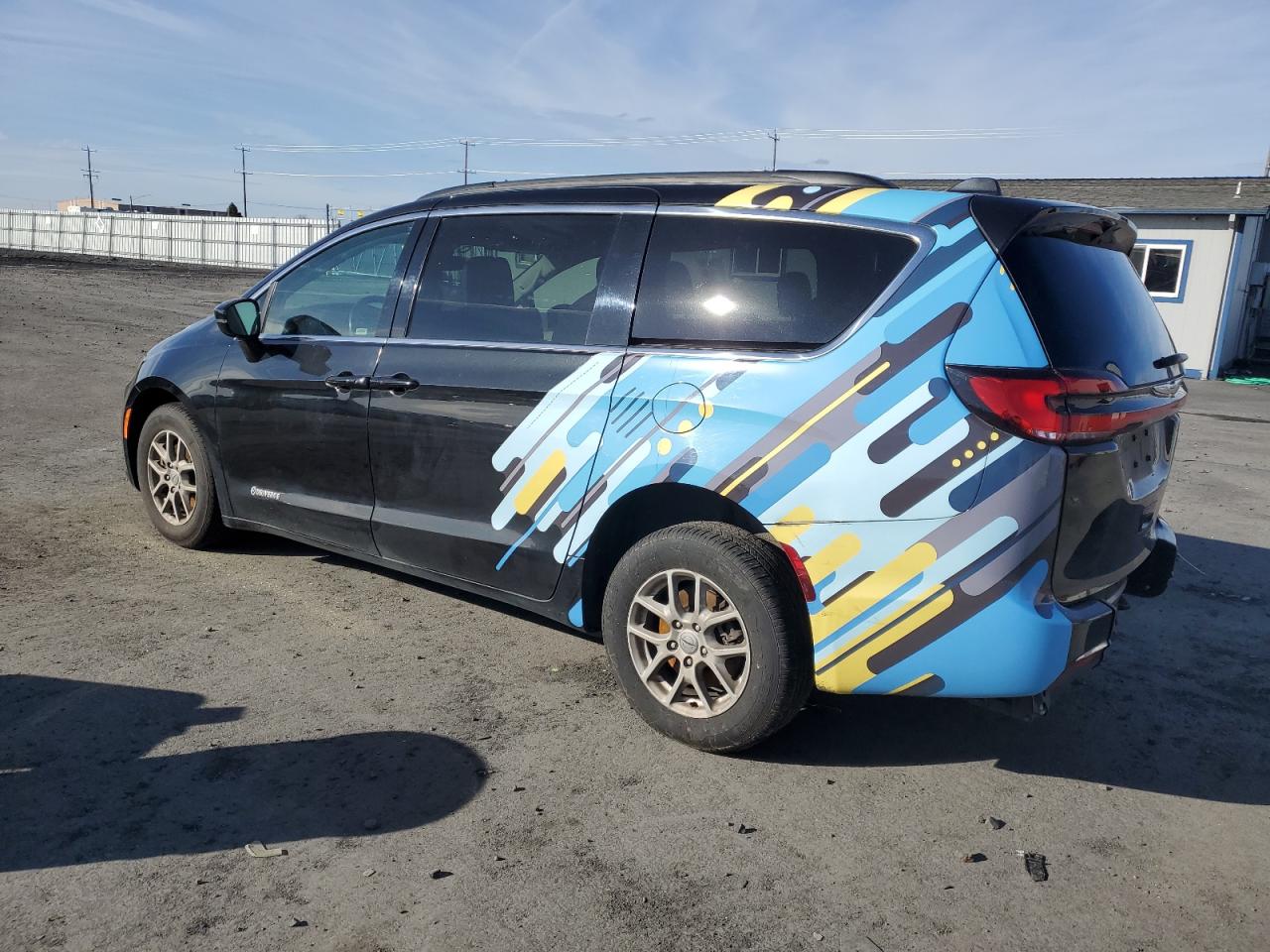 2022 Chrysler Pacifica - Image 2