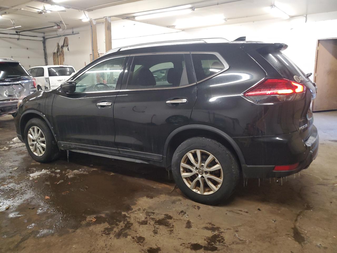 2017 Nissan Rogue - Image 2
