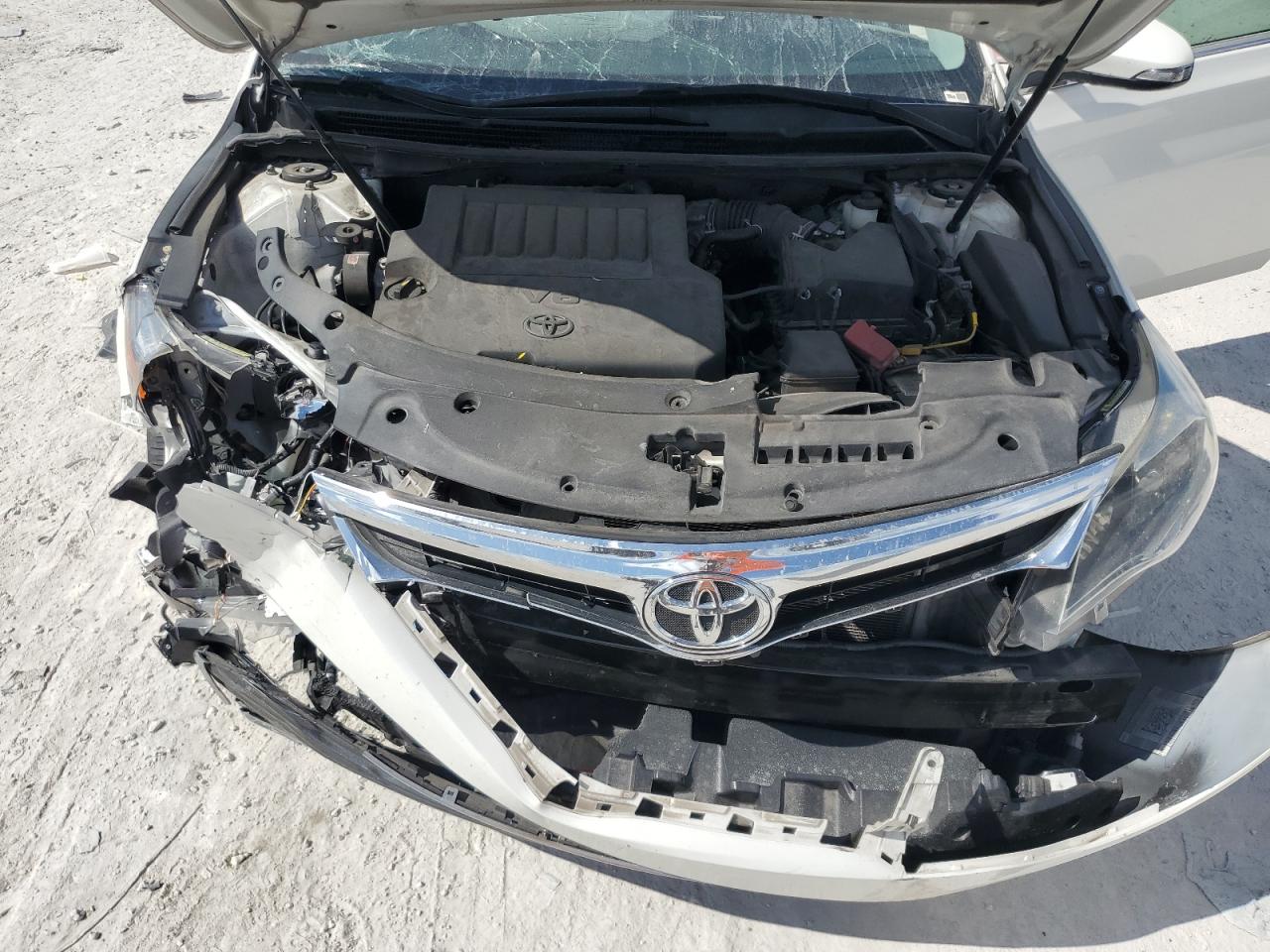 2014 Toyota Avalon - Image 13