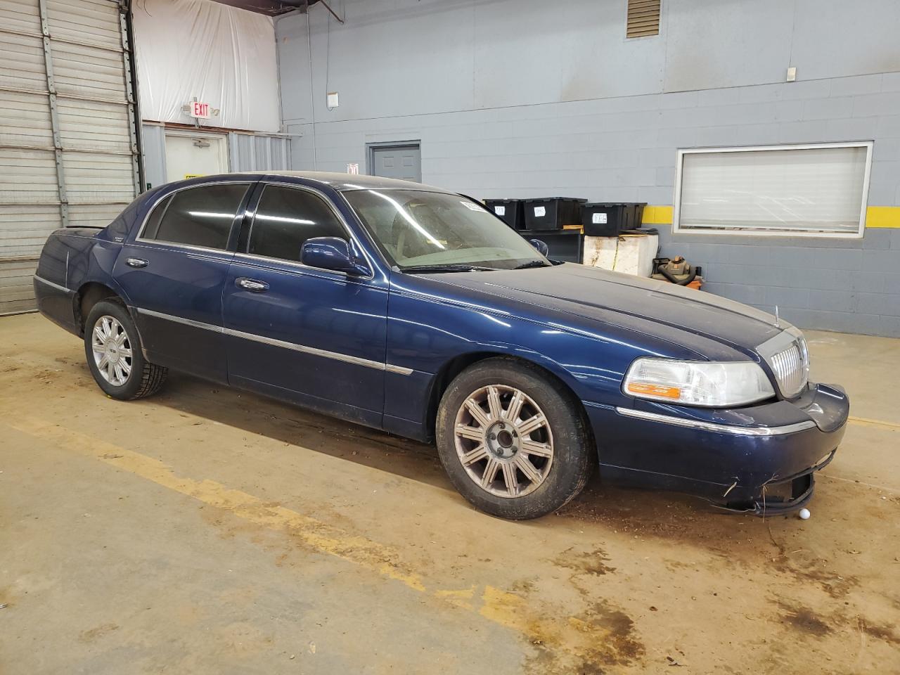 2007 Lincoln Town Car - Image 4