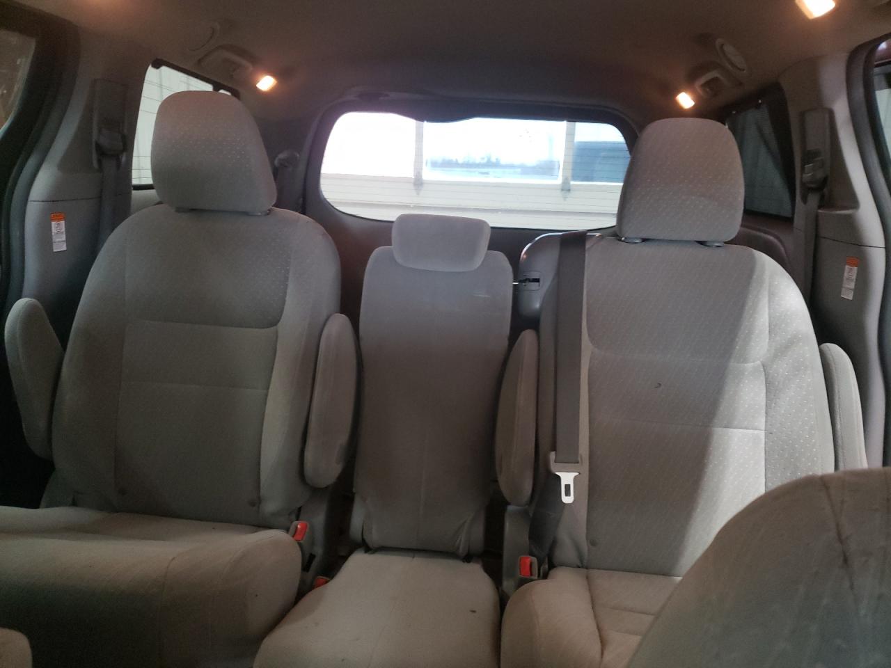 2018 Toyota Sienna - Image 10