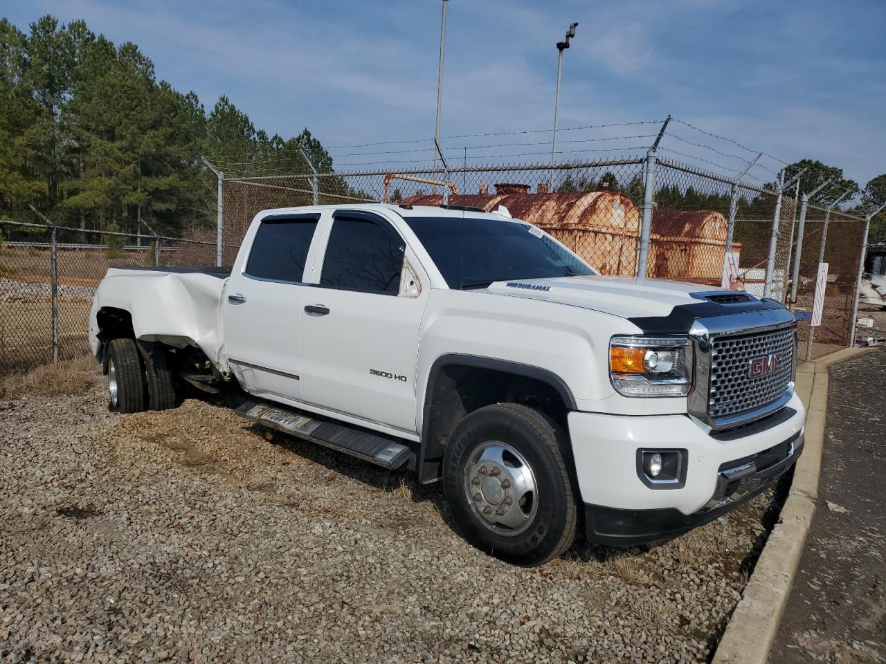 2017 GMC Sierra - Image 4