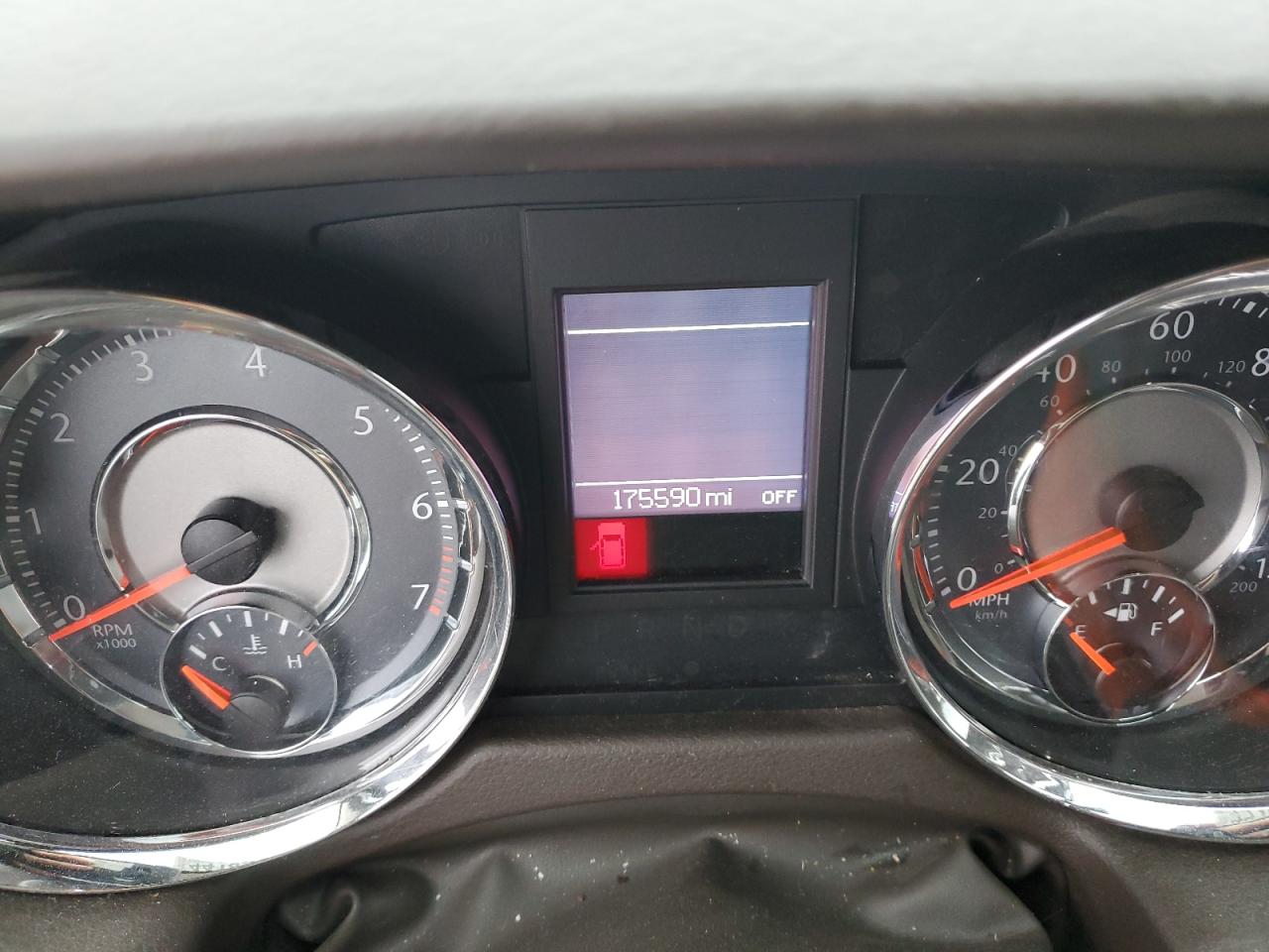 2015 Chrysler Town & Country - Image 9