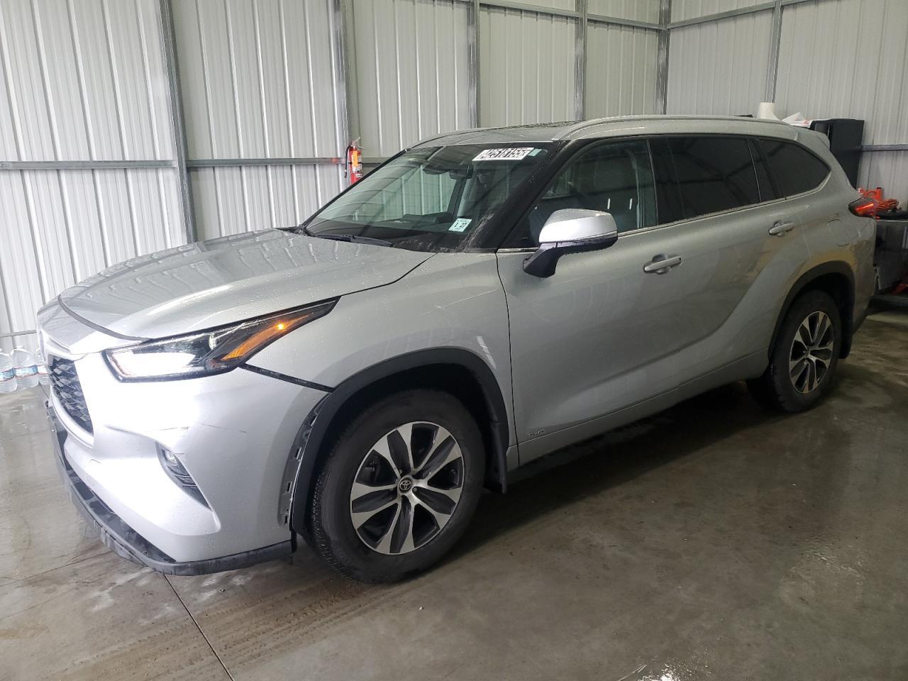 2022 Toyota Highlander - Image 1