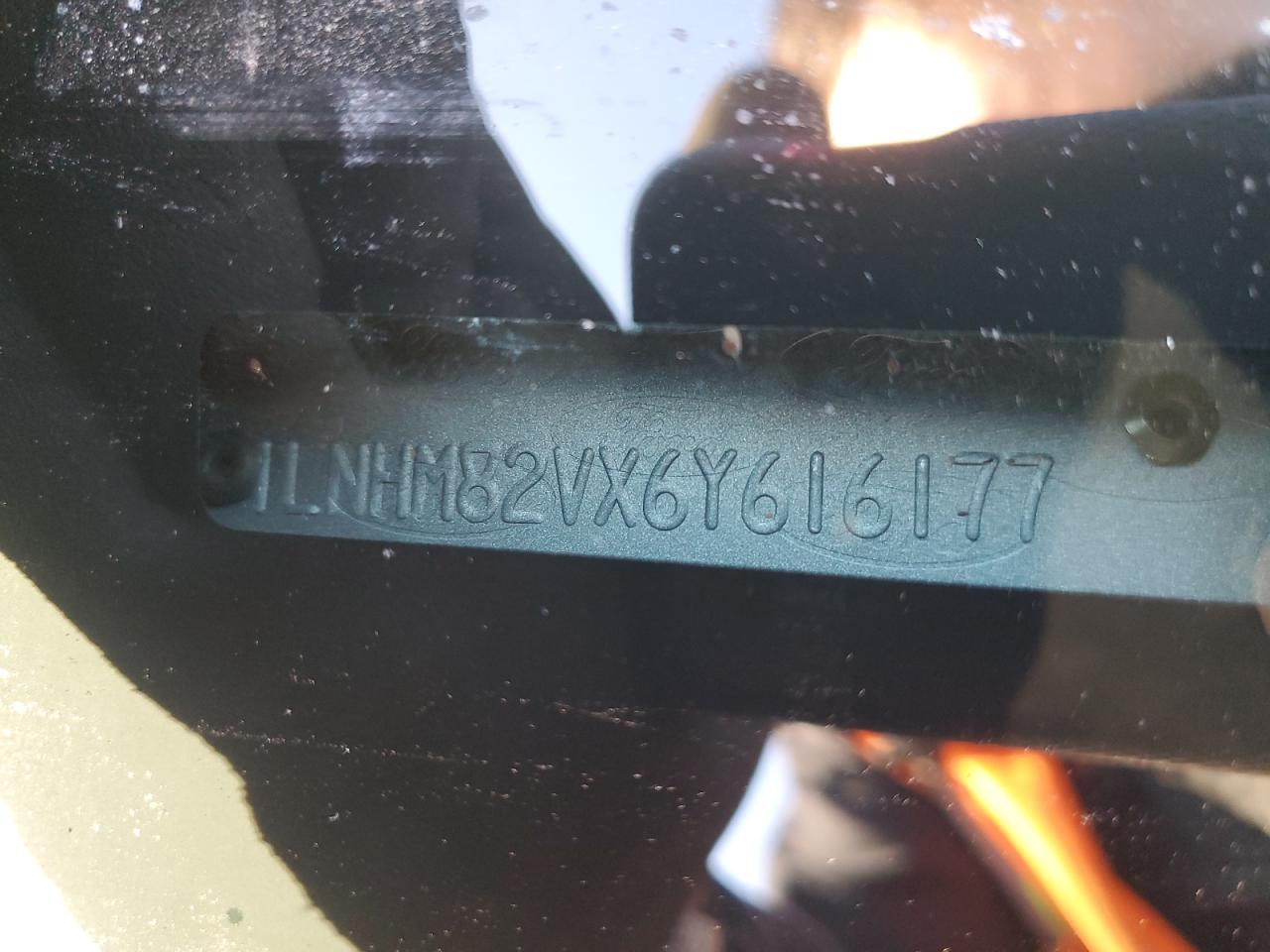 2006 Lincoln Town Car - Image 12