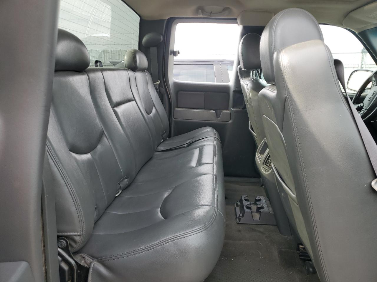 2005 GMC Sierra - Image 10