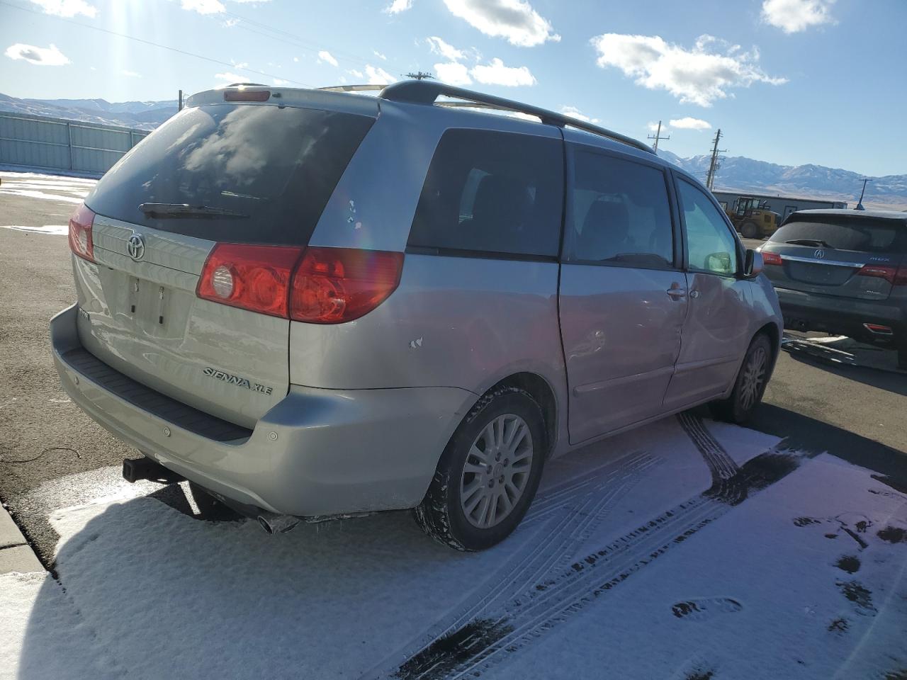 2010 Toyota Sienna - Image 3