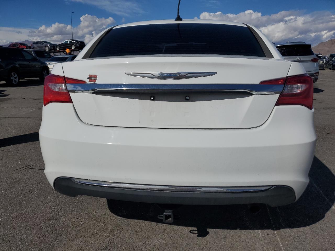 2013 Chrysler 200 - Image 6