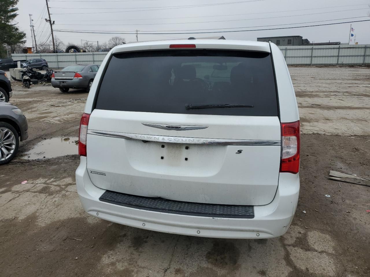 2014 Chrysler Town & Country - Image 6
