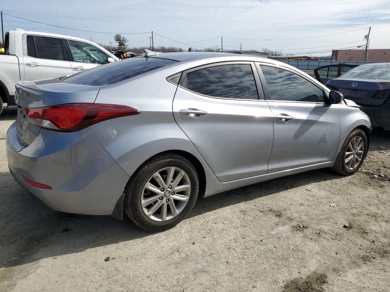 2016 Hyundai Elantra - Image 3