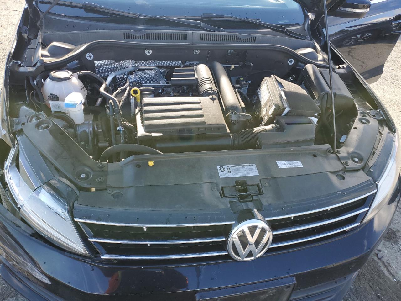 2018 Volkswagen Jetta - Image 12