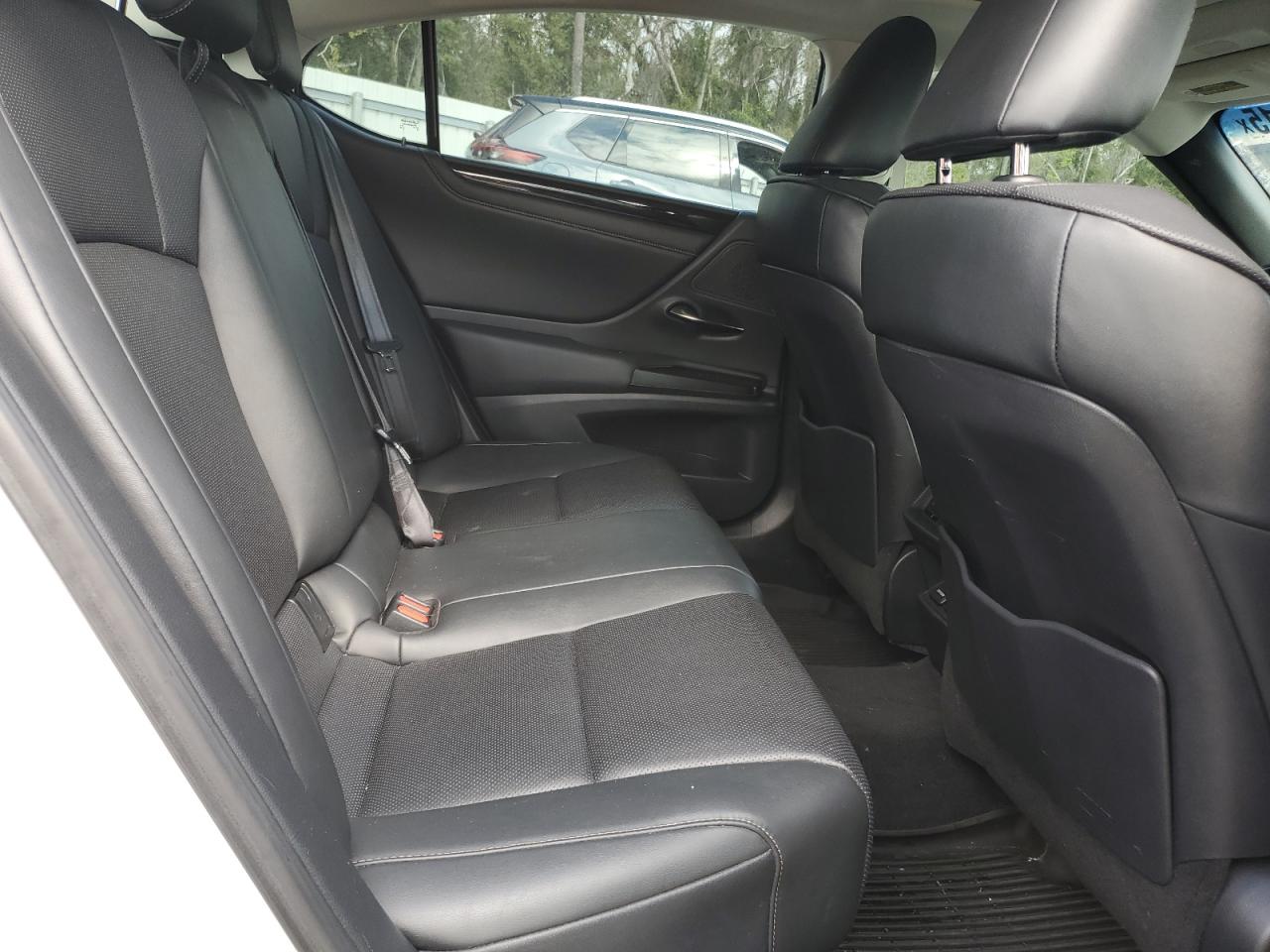 2019 Lexus ES - Image 10