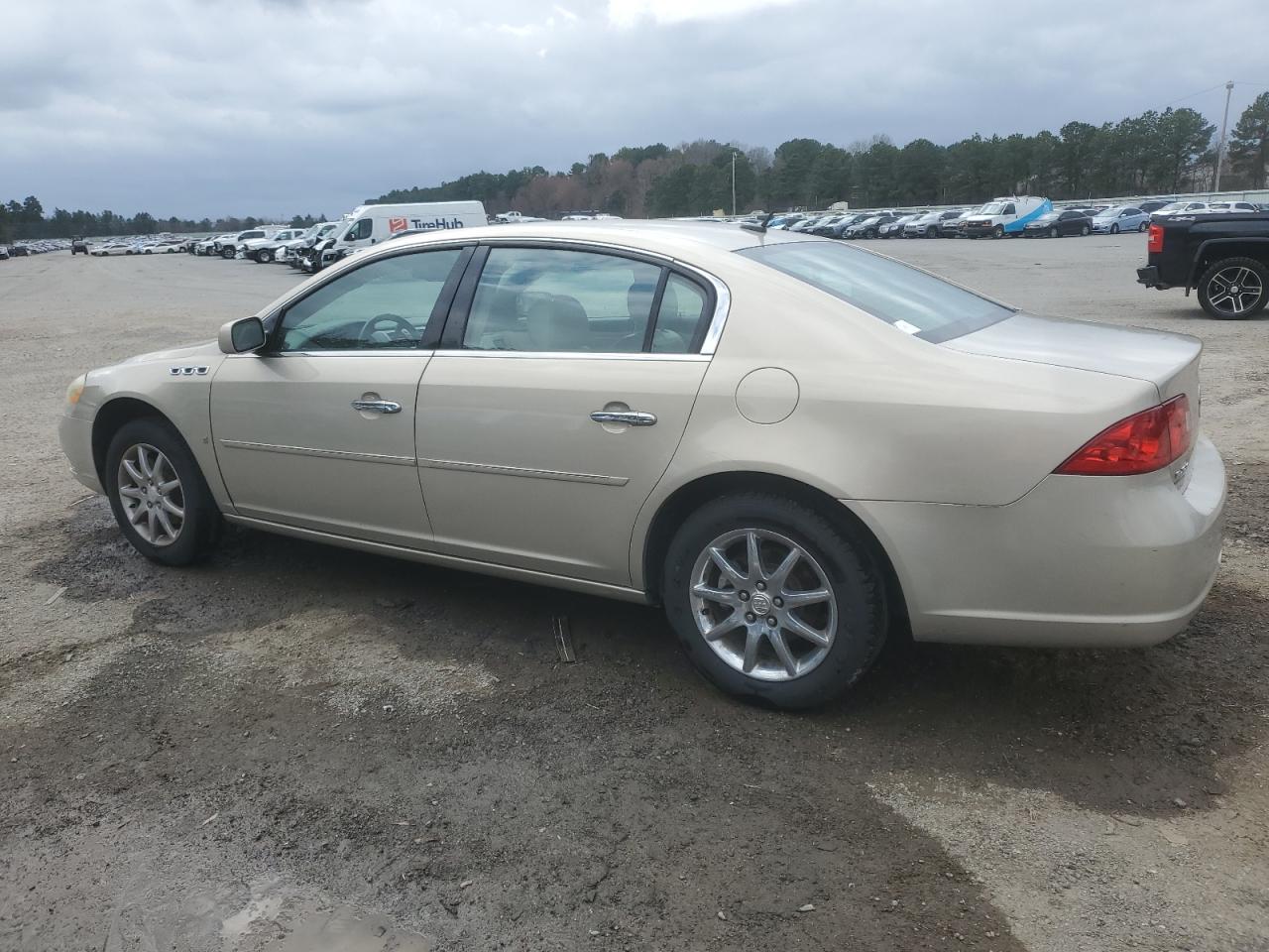 2008 Buick Lucerne - Image 2