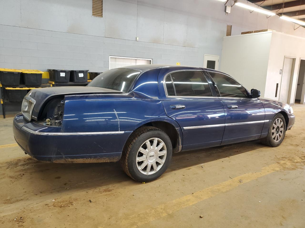2007 Lincoln Town Car - Image 3