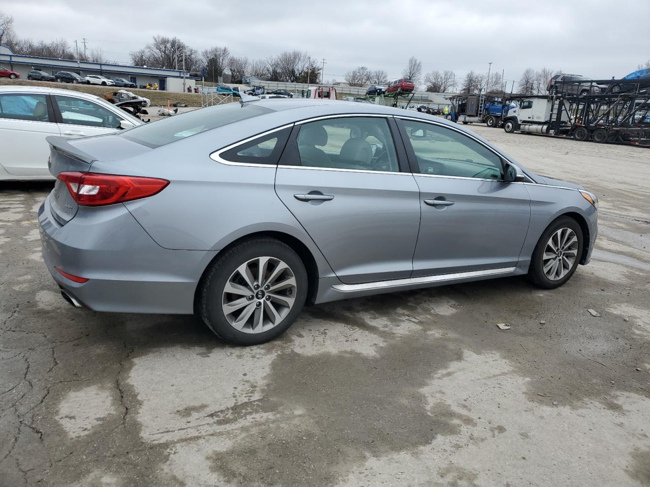 2015 Hyundai Sonata - Image 3