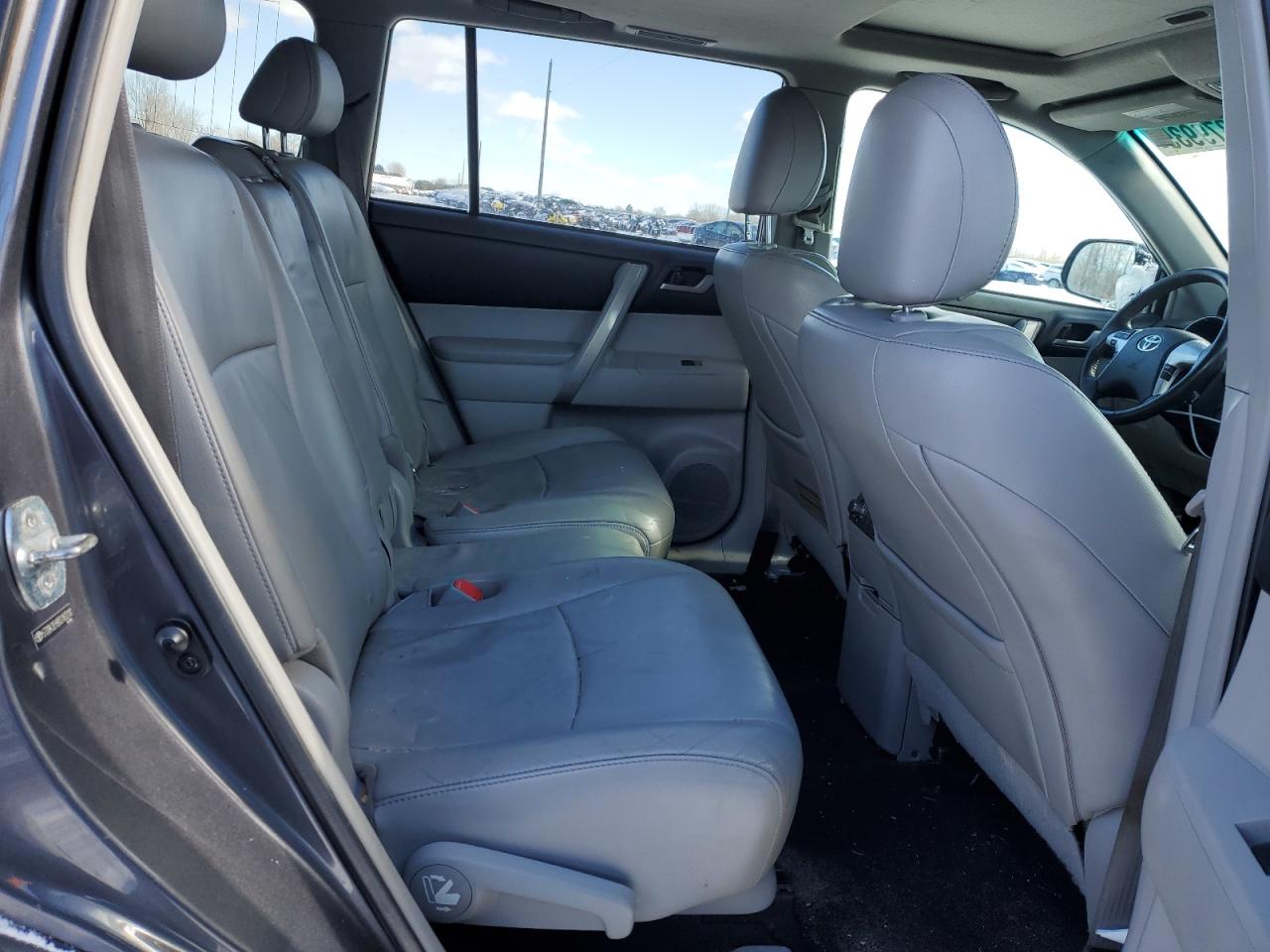 2013 Toyota Highlander - Image 11