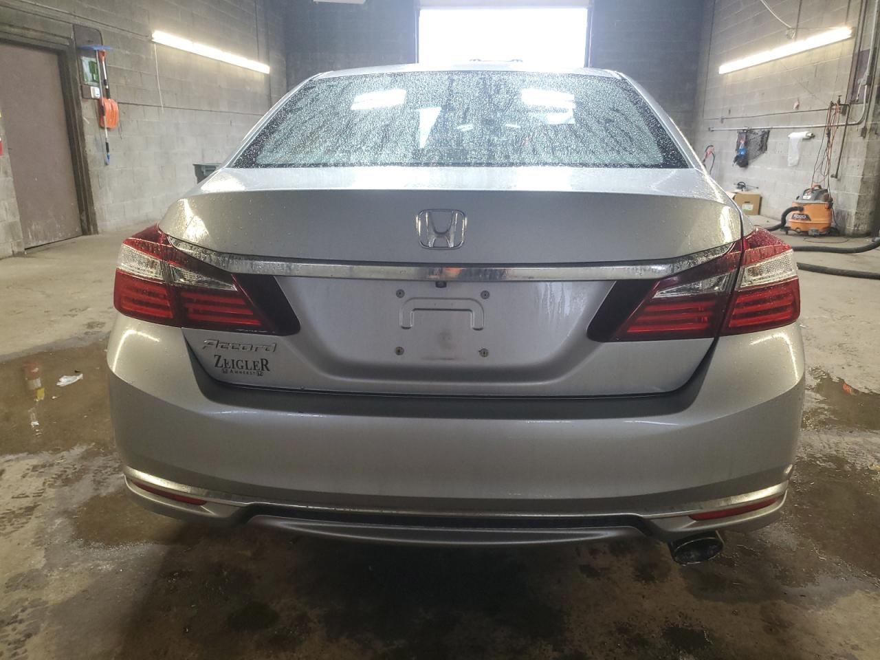 2017 Honda Accord - Image 6