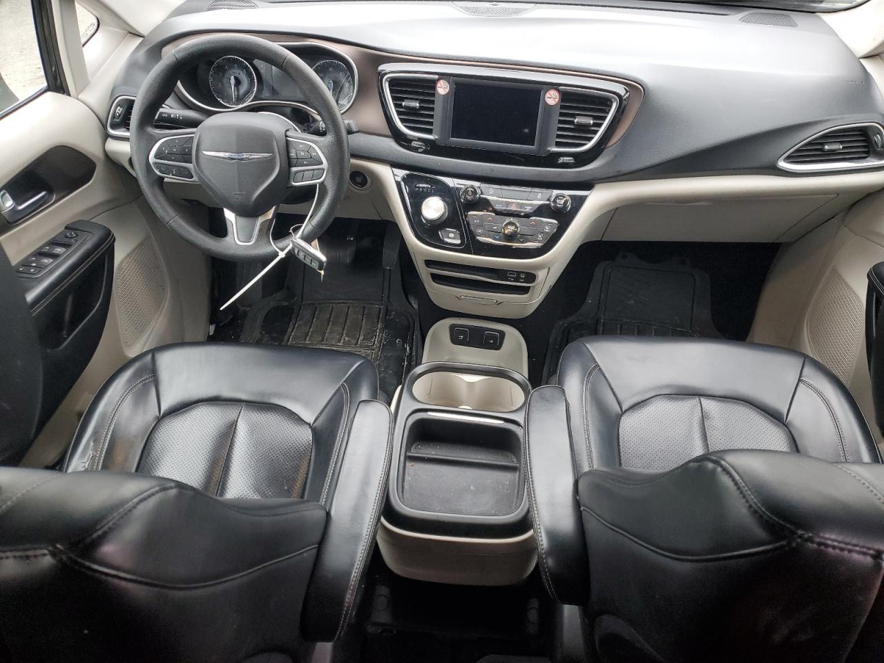 2020 Chrysler Voyager - Image 8