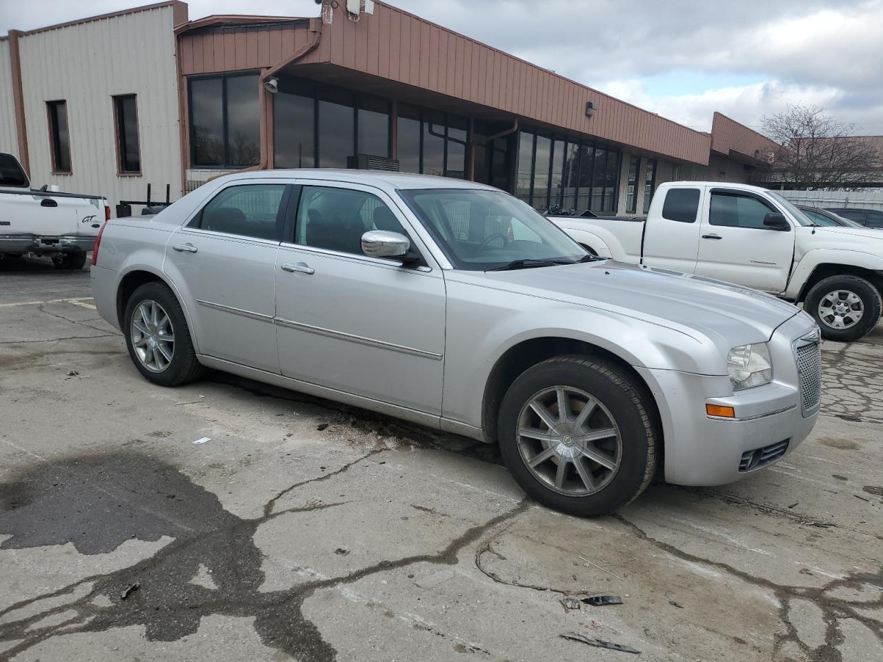 2010 Chrysler 300 - Image 4