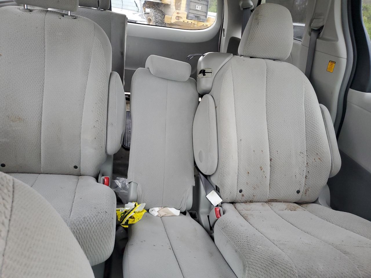 2011 Toyota Sienna - Image 10