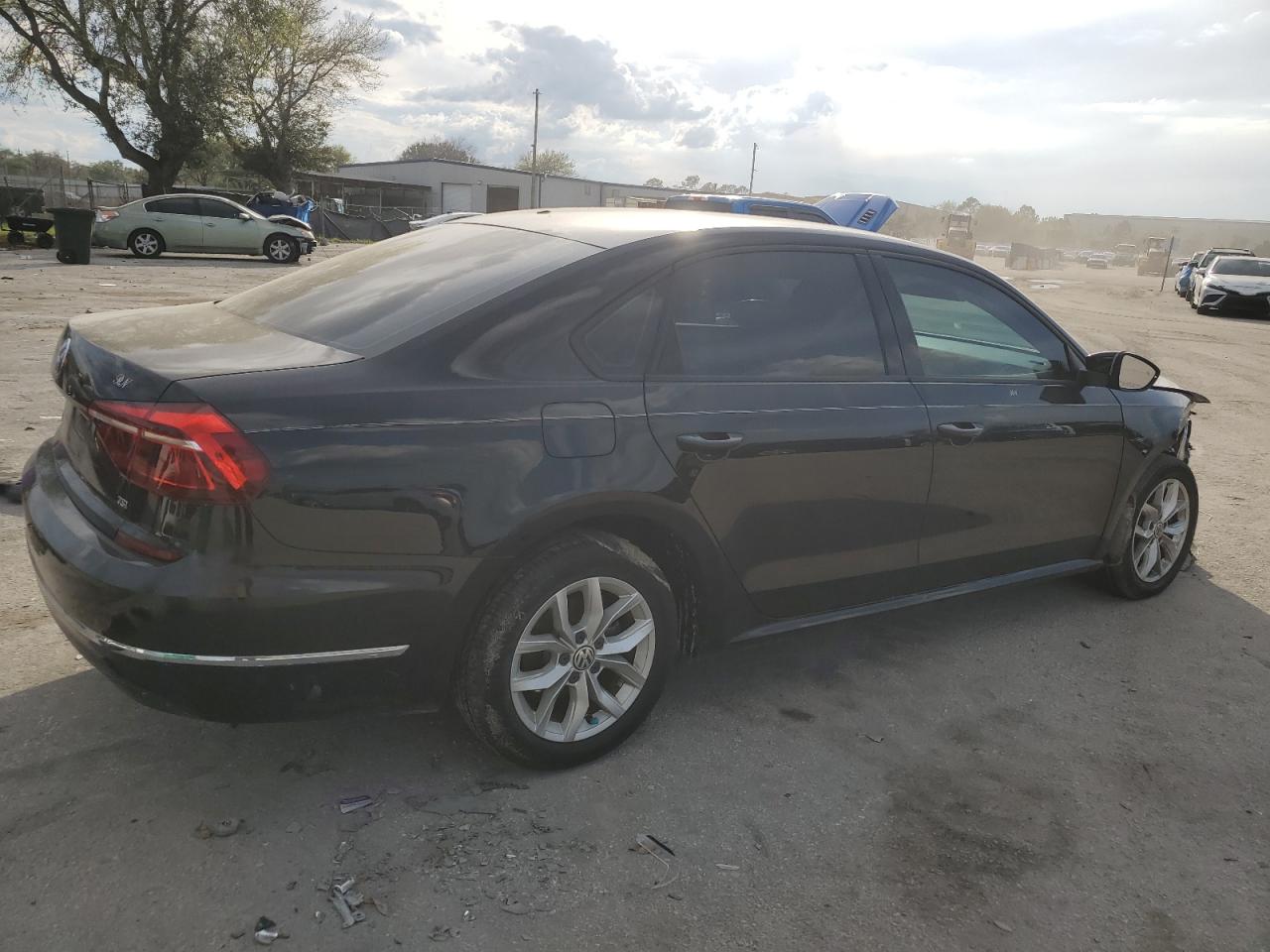 2018 Volkswagen Passat - Image 3