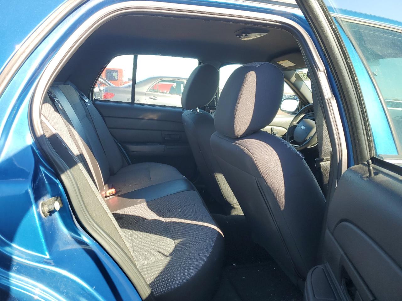 2011 Ford Crown Victoria - Image 10