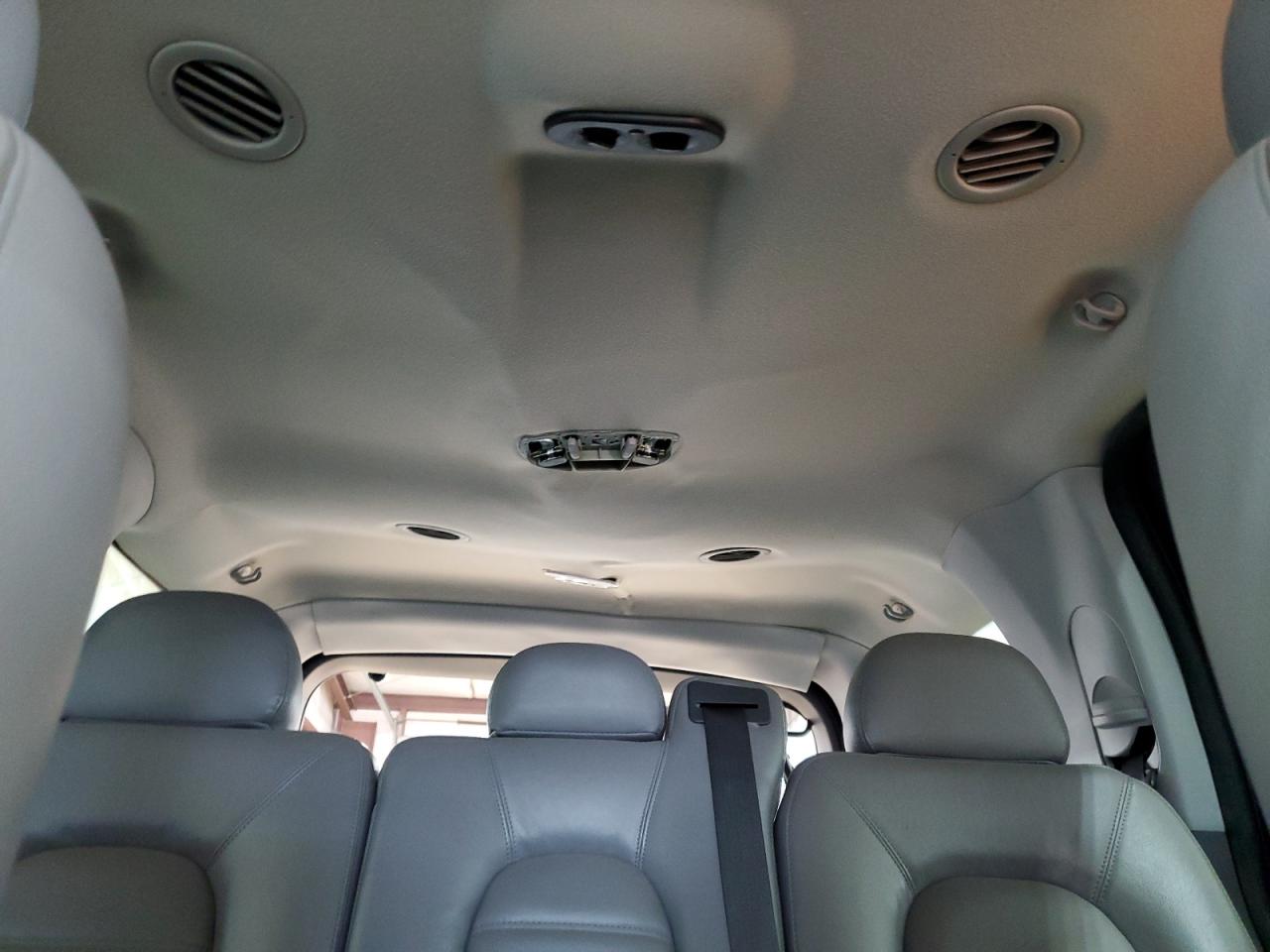 2004 Ford Explorer - Image 10