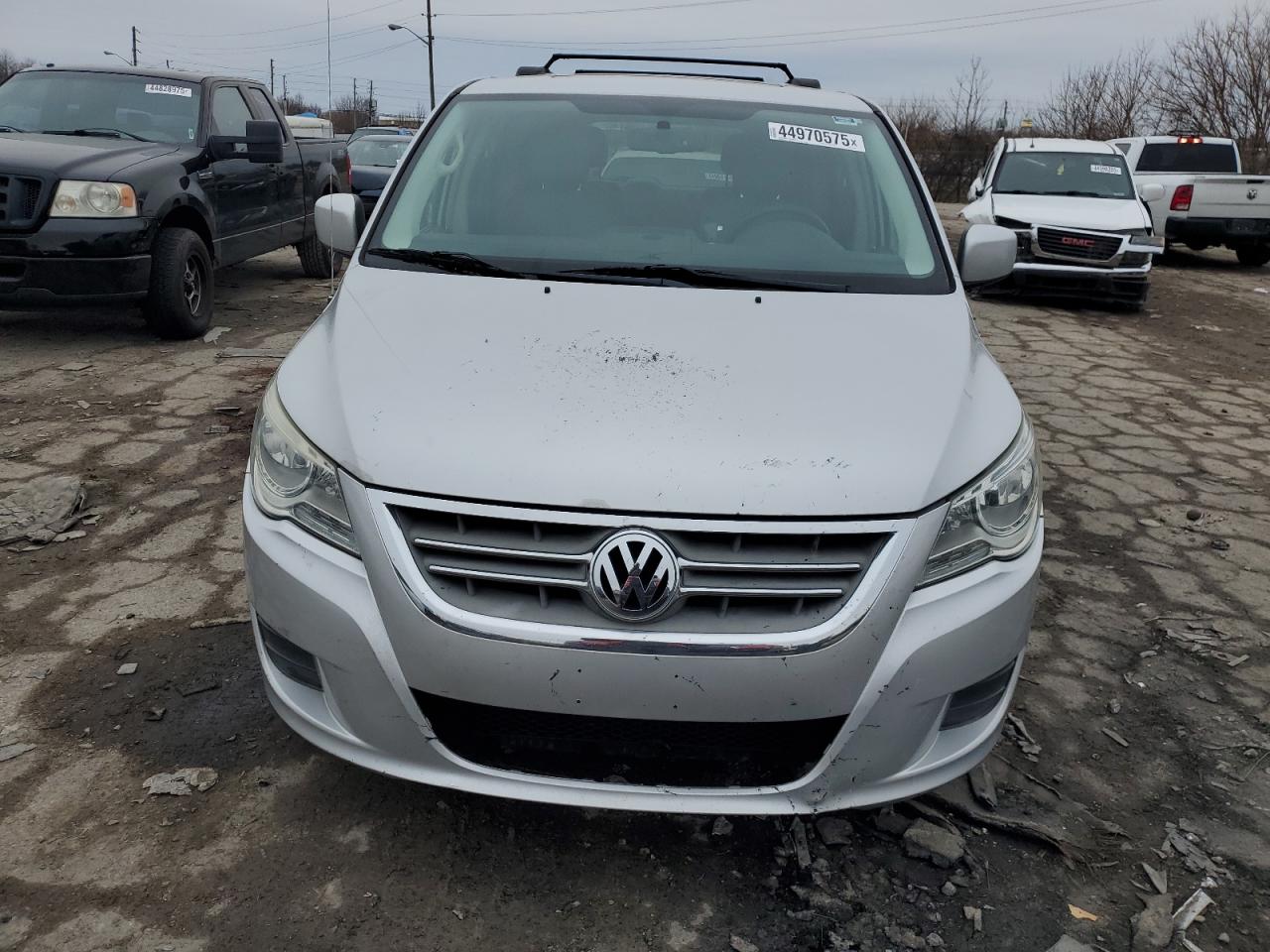2012 Volkswagen Routan - Image 5