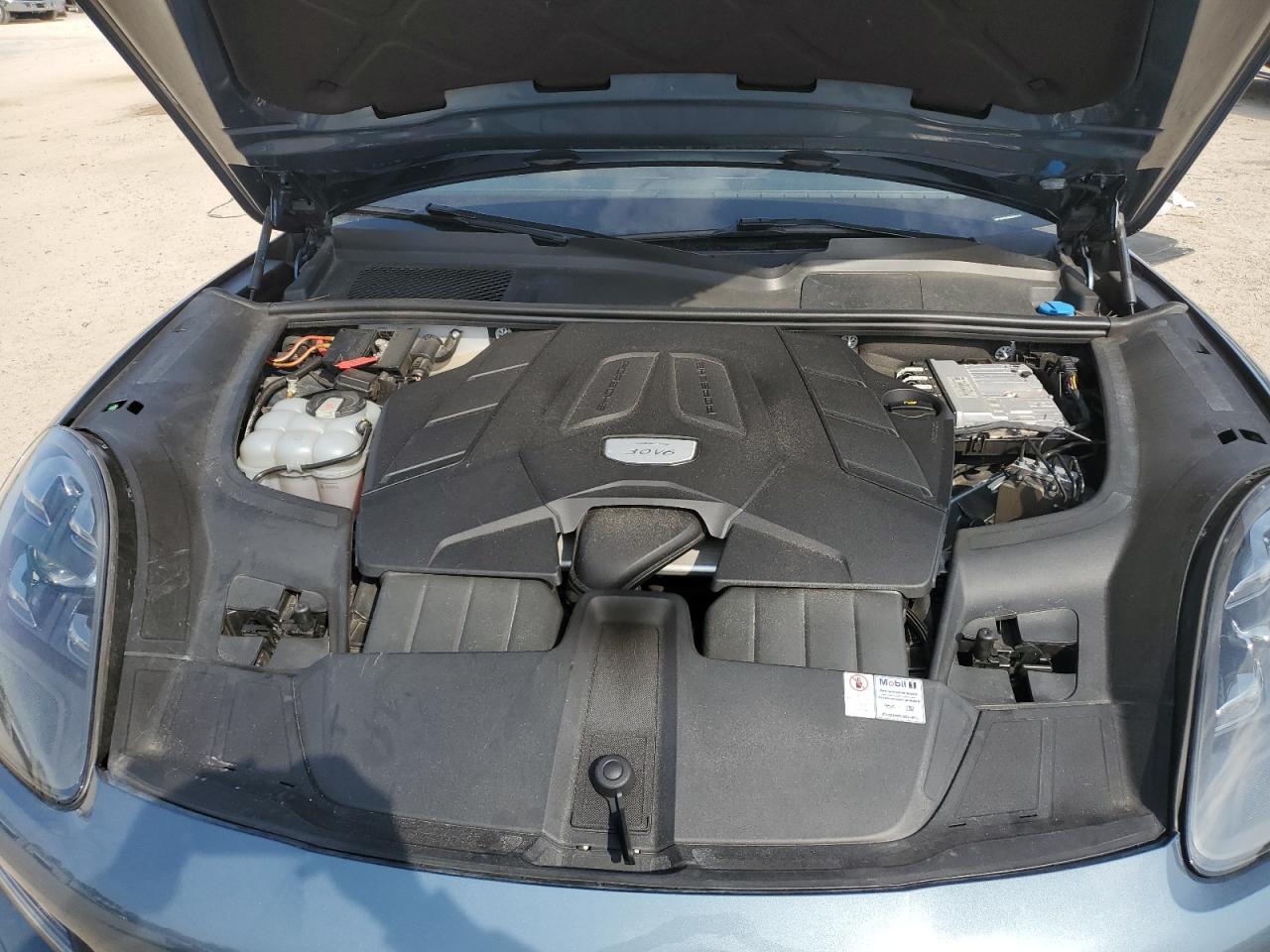 2019 Porsche Cayenne - Image 12