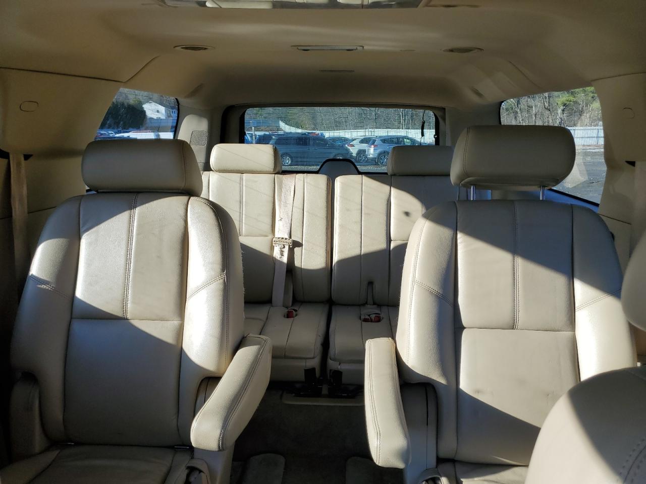 2010 GMC Yukon - Image 10