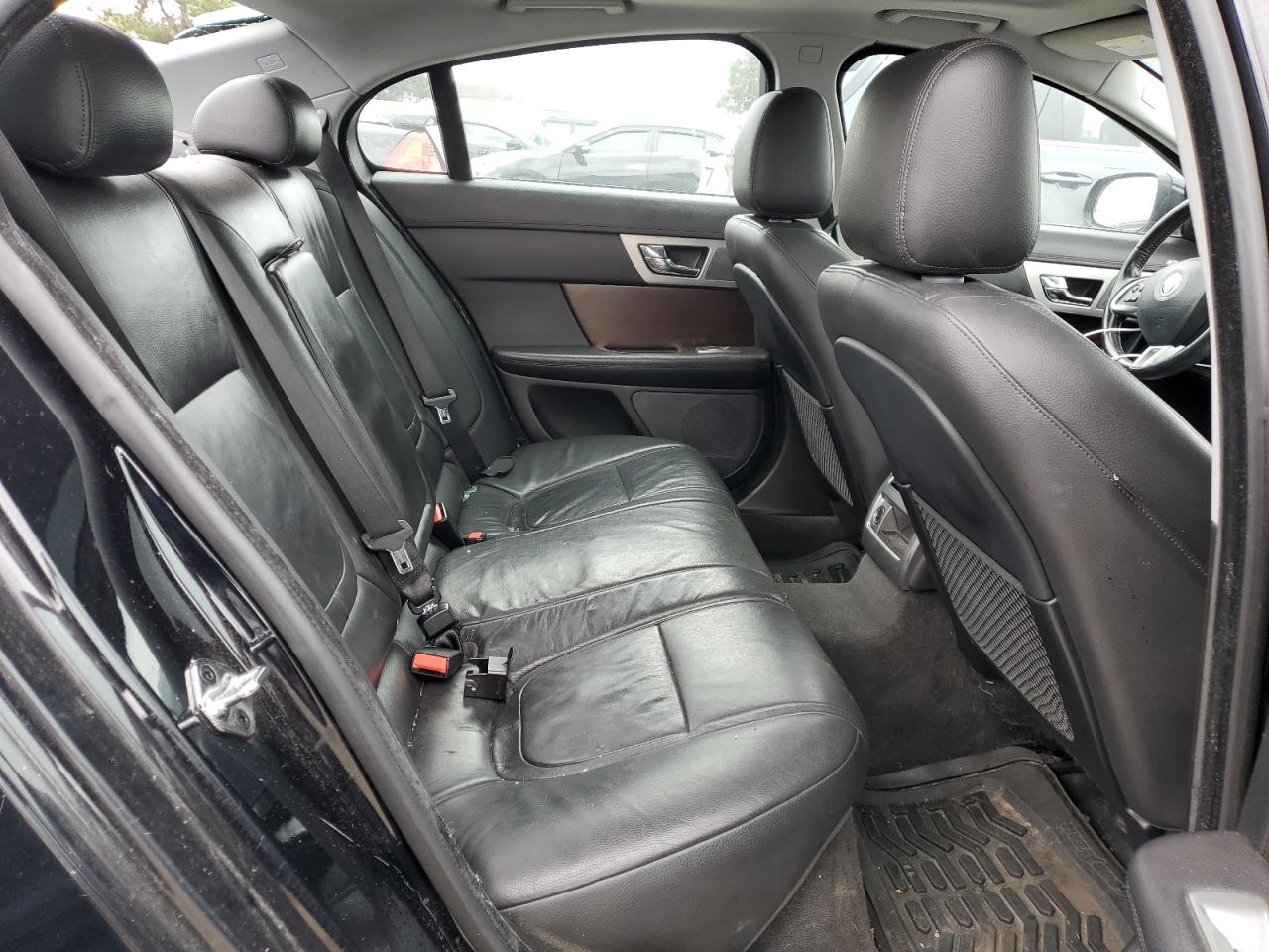 2013 Jaguar XF - Image 10