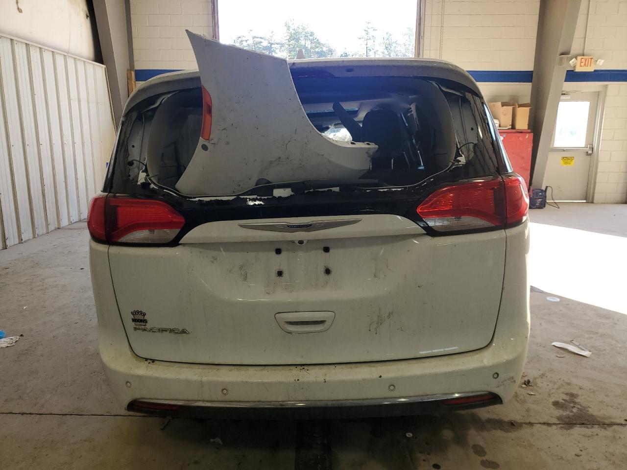 2018 Chrysler Pacifica - Image 6