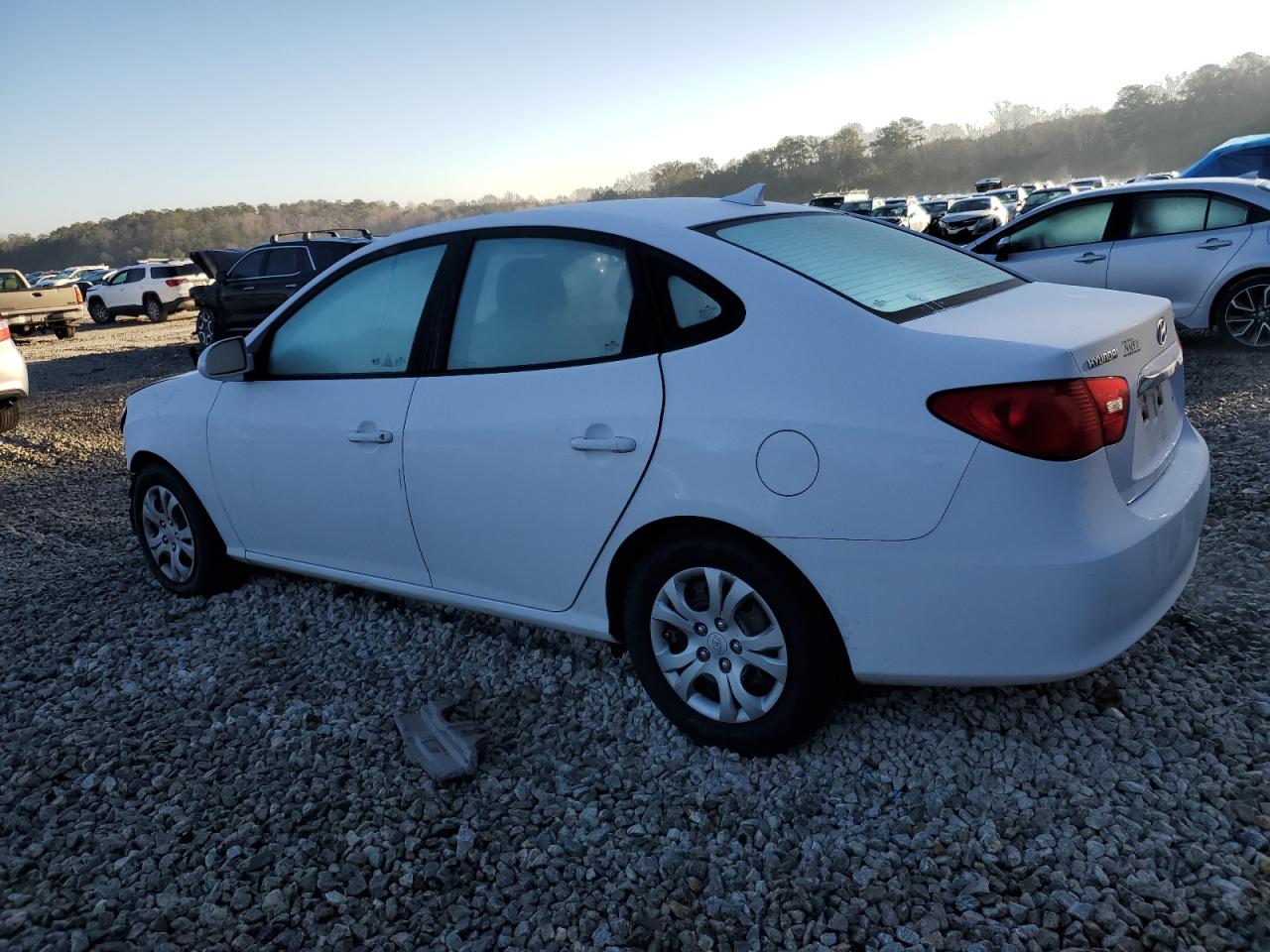 2010 Hyundai Elantra - Image 2