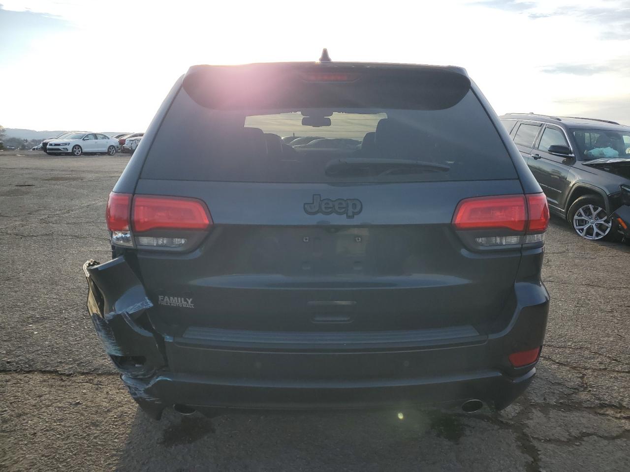 2015 Jeep Grand Cherokee - Image 6