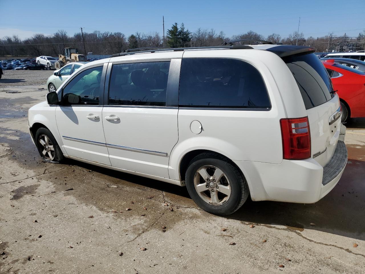 2008 Dodge Caravan - Image 2