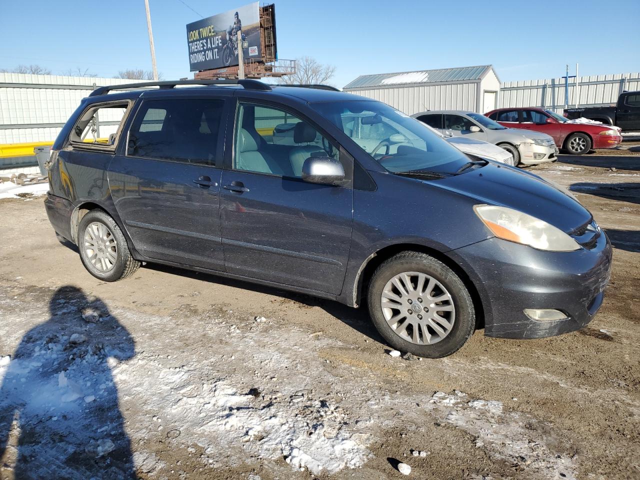 2007 Toyota Sienna - Image 4